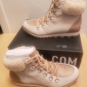Brand New Sorel Harlow Boots